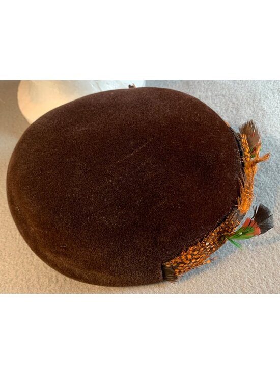 Vintage Carol Italy Brown Feather-Trimmed Velvet Hat Size 22 Unique Buckle Accen main image 6